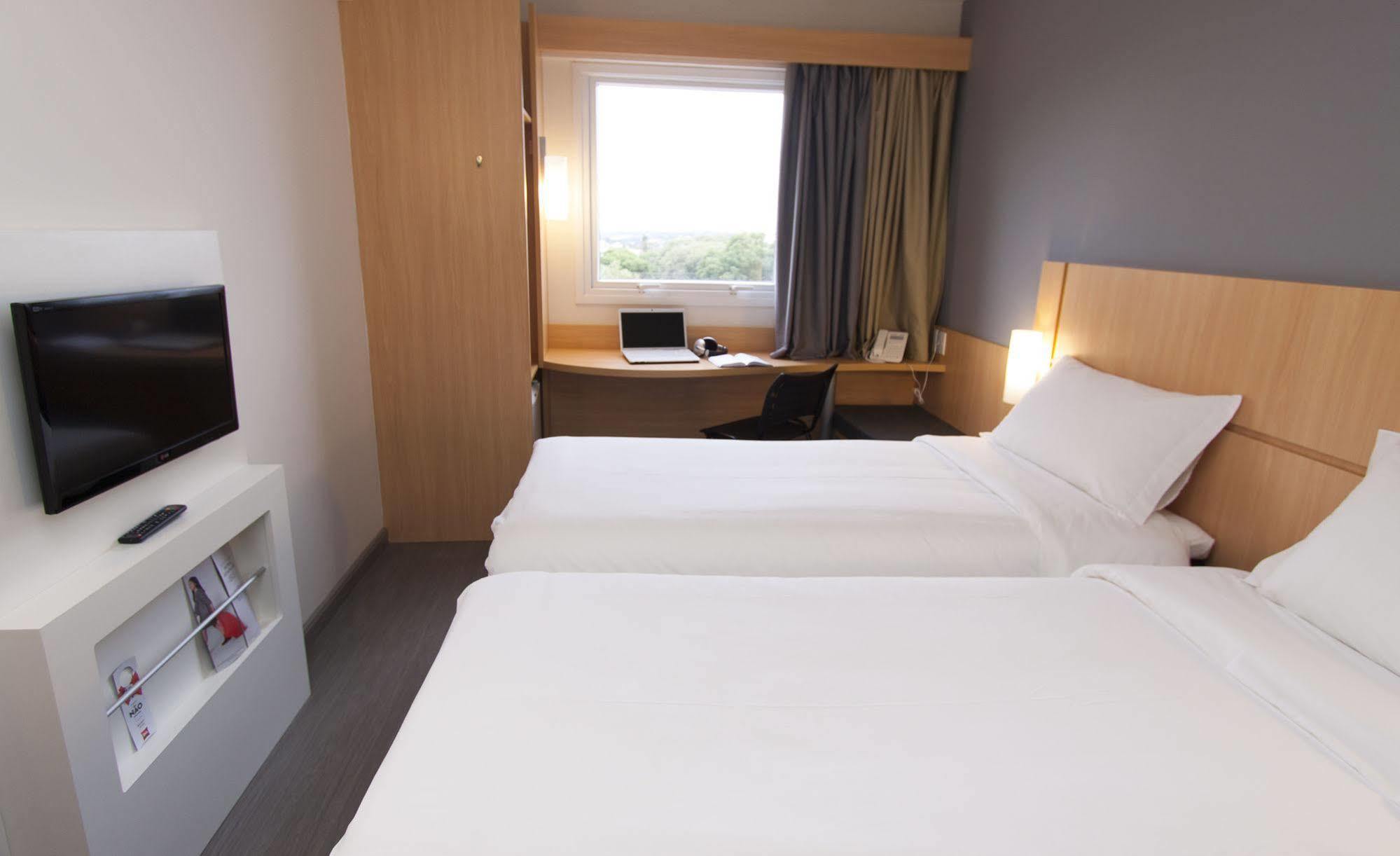 Ibis Cascavel Hotel Bagian luar foto