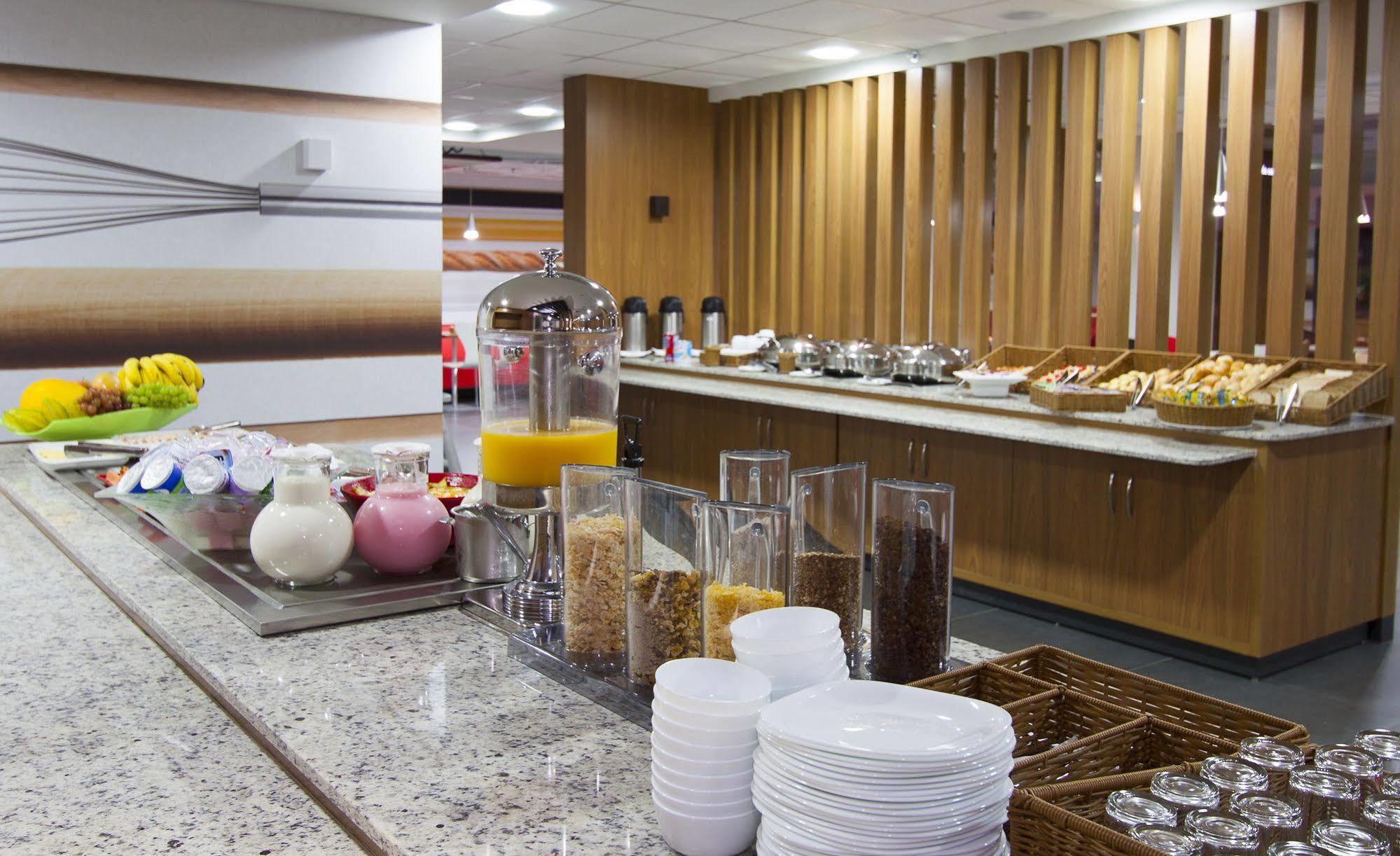 Ibis Cascavel Hotel Bagian luar foto